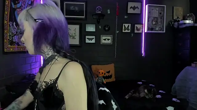 Snapshot of insania_9999_ chatting on 10.20.25 insania 9999 online show from 10.20.25