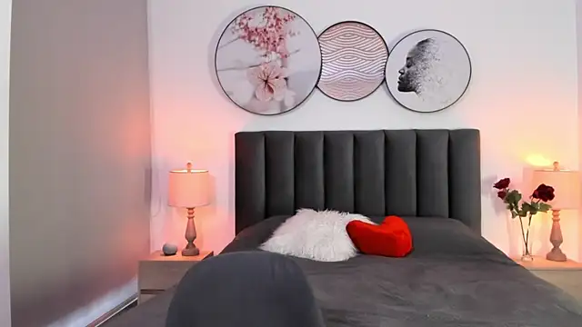 Snapshot of SaharaGarcia__ chatting on 01.24.25 SaharaGarcia online show from 01.24.25