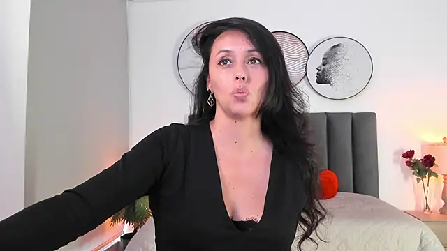 Snapshot of SaharaGarcia__ chatting on 02.19.25 SaharaGarcia online show from 02.19.25