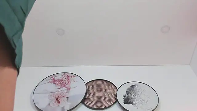 Snapshot of SaharaGarcia__ chatting on 02.26.25 SaharaGarcia online show from 02.26.25