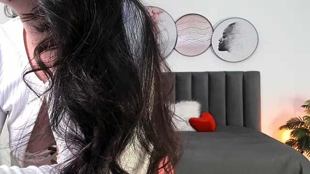 Snapshot of SaharaGarcia__ chatting on 03.11.25 SaharaGarcia online show from 03.11.25