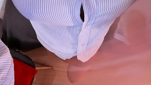 Snapshot of SaharaGarcia__ chatting on 10.14.25 SaharaGarcia online show from 10.14.25