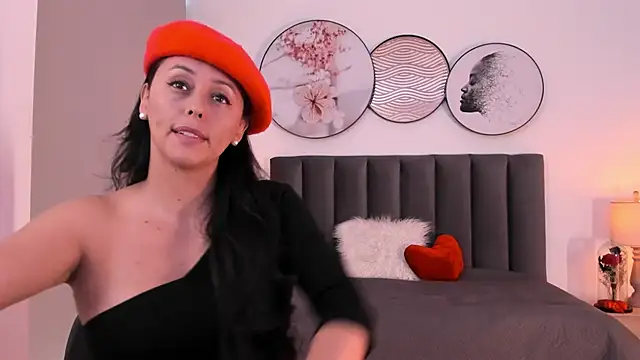 Snapshot of SaharaGarcia__ chatting on 10.20.25 SaharaGarcia online show from 10.20.25