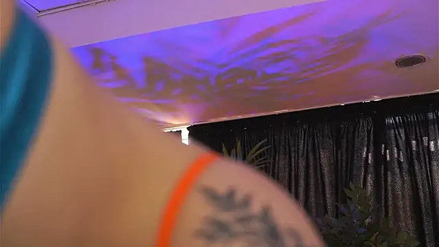 HotSkinnyX online show from 03.06.25