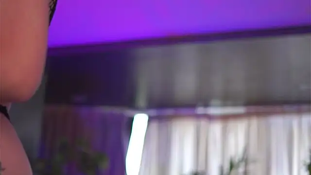 HotSkinnyX online show from 09.15.25