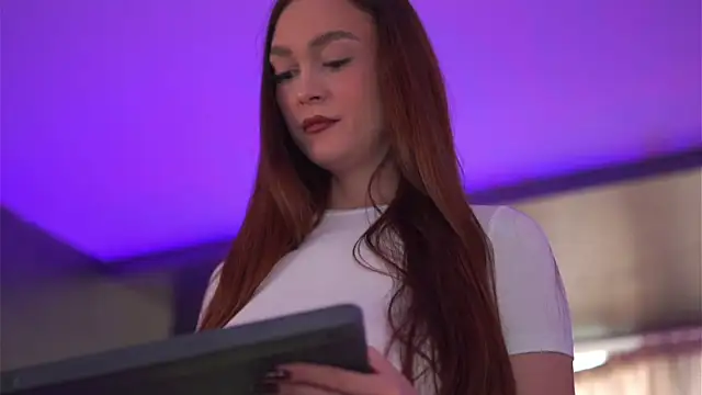 HotSkinnyX online show from 09.20.25