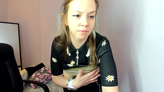 Snapshot of Persephoni chatting on 06.25.26 Persephoni online show from 06.25.26