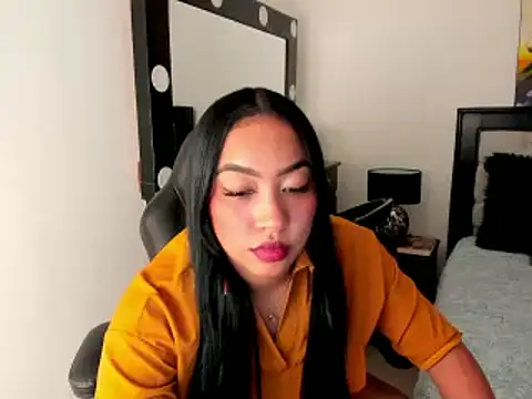 Snapshot of brunetenikole02 chatting on 02.16.25 brunetenikole02 online show from 02.16.25