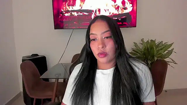 Snapshot of brunetenikole02 chatting on 03.14.25 brunetenikole02 online show from 03.14.25