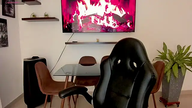 Snapshot of brunetenikole02 chatting on 09.16.25 brunetenikole02 online show from 09.16.25