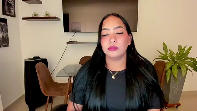 Snapshot of brunetenikole02 chatting on 09.25.25 brunetenikole02 online show from 09.25.25