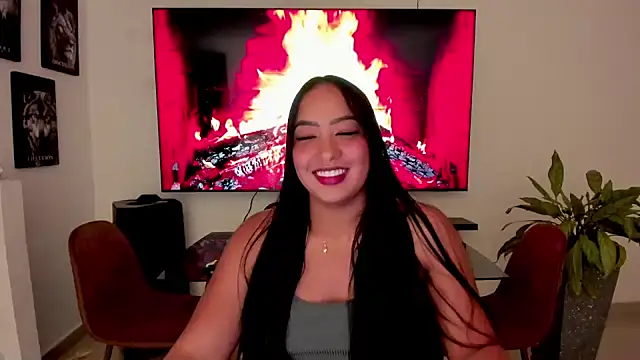 Snapshot of brunetenikole02 chatting on 10.17.25 brunetenikole02 online show from 10.17.25