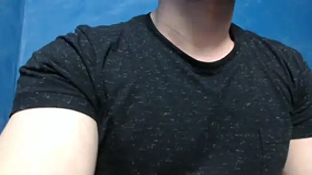 Snapshot of alex_blu chatting on 04.10.26 alex blu online show from 04.10.26