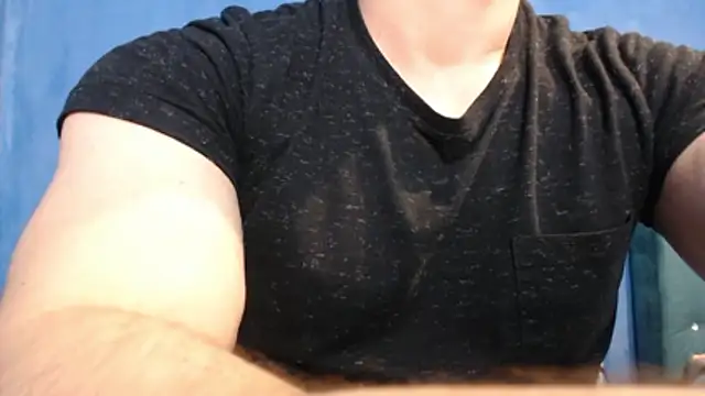 Snapshot of alex_blu chatting on 04.11.26 alex blu online show from 04.11.26