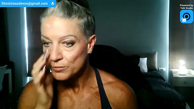 Snapshot of Devon2020 chatting on 06.29.26 Devon2020 online show from 06.29.26