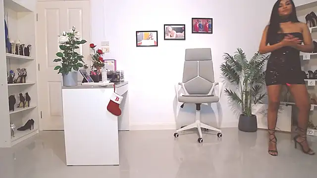 Hotbeebee online show from 01.15.25