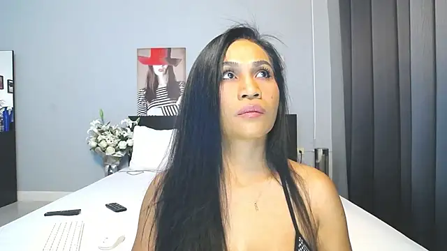 Hotbeebee online show from 02.06.25