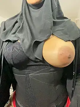 Snapshot of Jameela chatting on 12.21.24 Jameela online show from 12.21.24