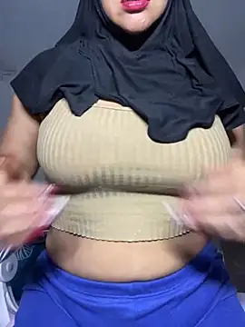 Snapshot of Jameela chatting on 02.04.25 Jameela online show from 02.04.25