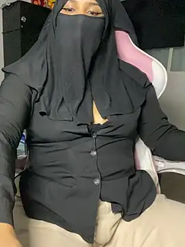 Snapshot of Jameela chatting on 03.21.25 Jameela online show from 03.21.25