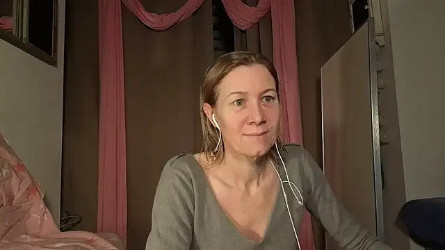 Snapshot of Lola_Belgium chatting on 02.03.26 Lola Belgium online show from 02.03.26