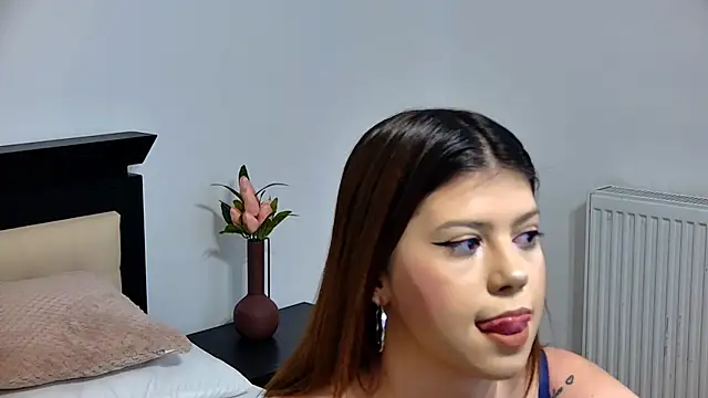 Sierra Halle online show from 03.18.25