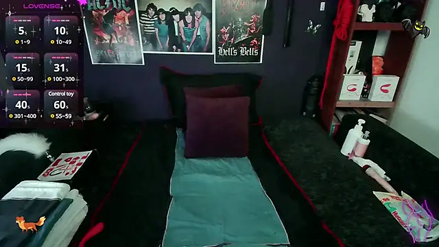 Snapshot of foxbell_lt chatting on 01.10.25 foxbell lt online show from 01.10.25