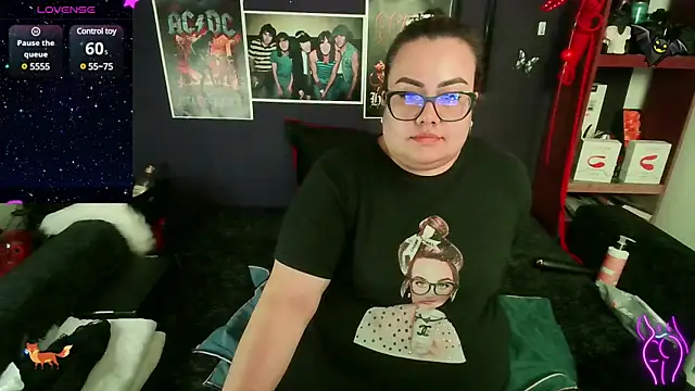 Snapshot of foxbell_lt chatting on 01.28.25 foxbell lt online show from 01.28.25