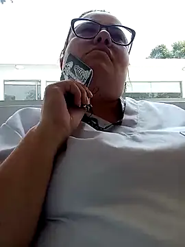 Snapshot of foxbell_lt chatting on 02.15.25 foxbell lt online show from 02.15.25