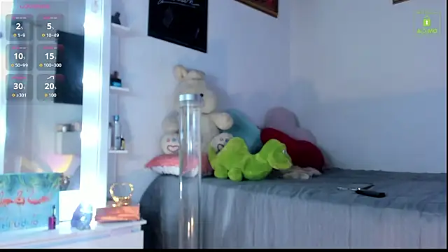 Snapshot of miaa-lee chatting on 11.25.25 miaa-lee online show from 11.25.25