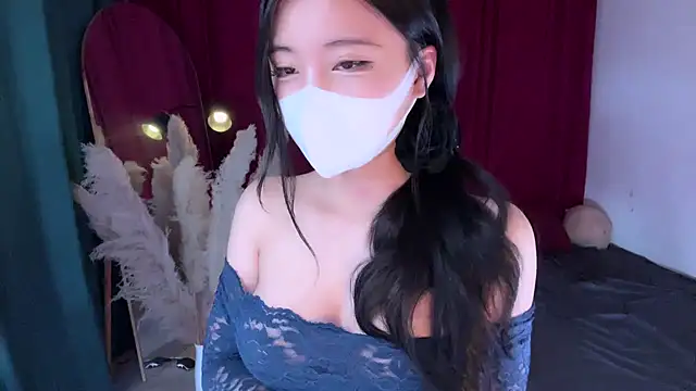 Snapshot of alaia-EDP chatting on 11.10.25 alaia-EDP online show from 11.10.25