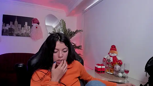 Meghan320 online show from 12.31.24