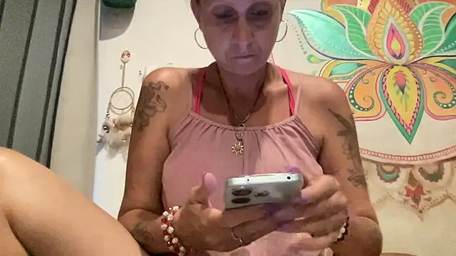 Snapshot of Sexy-Mel chatting on 01.11.26 Sexy-Mel online show from 01.11.26