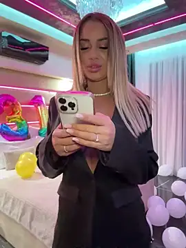 Snapshot of KirstieVegas chatting on 01.23.25 KirstieVegas online show from 01.23.25