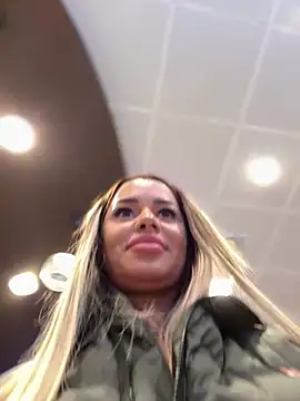 Snapshot of KirstieVegas chatting on 02.04.25 KirstieVegas online show from 02.04.25