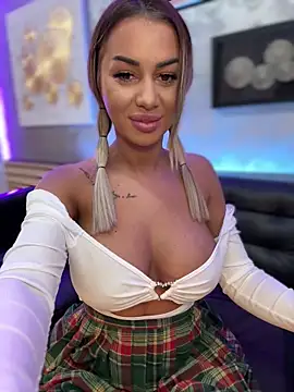 Snapshot of KirstieVegas chatting on 03.03.25 KirstieVegas online show from 03.03.25