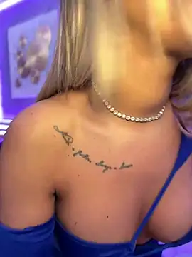 Snapshot of KirstieVegas chatting on 03.12.25 KirstieVegas online show from 03.12.25