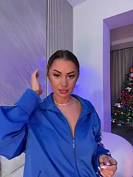 KirstieVegas online show from 12.05.25