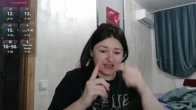 Stacy Davice online show from 11.03.25