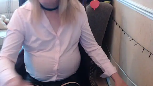 cuminmyknickers online show from 04.11.26