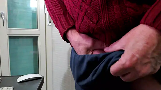 Snapshot of Unicum900 chatting on 12.18.24 Unicum900 online show from 12.18.24