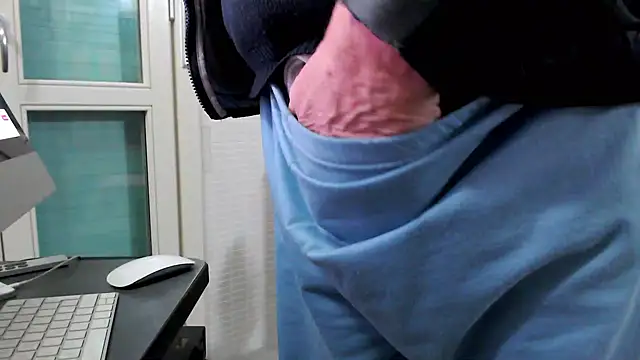 Snapshot of Unicum900 chatting on 02.14.25 Unicum900 online show from 02.14.25