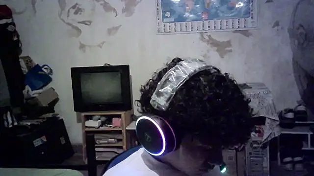 Snapshot of Emv2 chatting on 02.04.26 Emv2 online show from 02.04.26