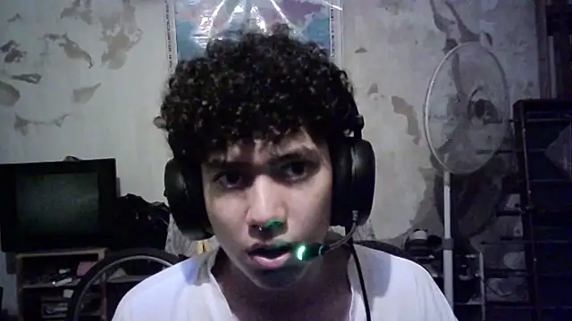 Snapshot of Emv2 chatting on 02.13.26 Emv2 online show from 02.13.26