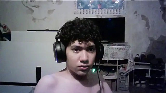 Snapshot of Emv2 chatting on 02.16.26 Emv2 online show from 02.16.26