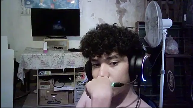 Snapshot of Emv2 chatting on 02.24.26 Emv2 online show from 02.24.26