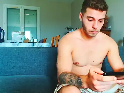 Snapshot of Elkafit28 chatting on 04.15.26 Elkafit28 online show from 04.15.26