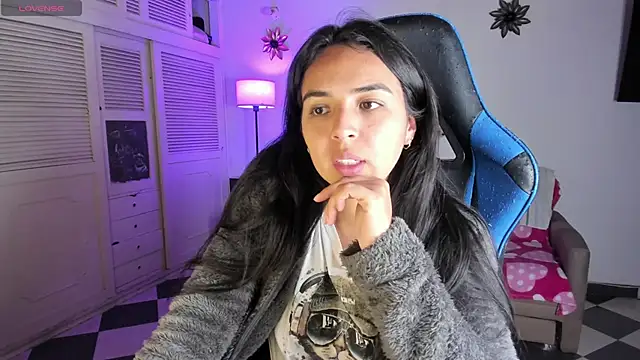 Miss Nicole online show from 12.31.24