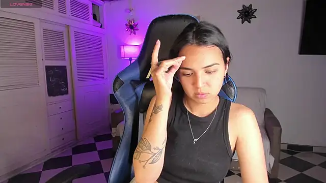 Miss Nicole online show from 01.17.25