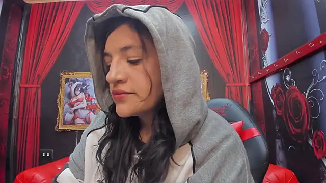 Snapshot of AmaiaDavies chatting on 12.11.24 AmaiaDavies online show from 12.11.24